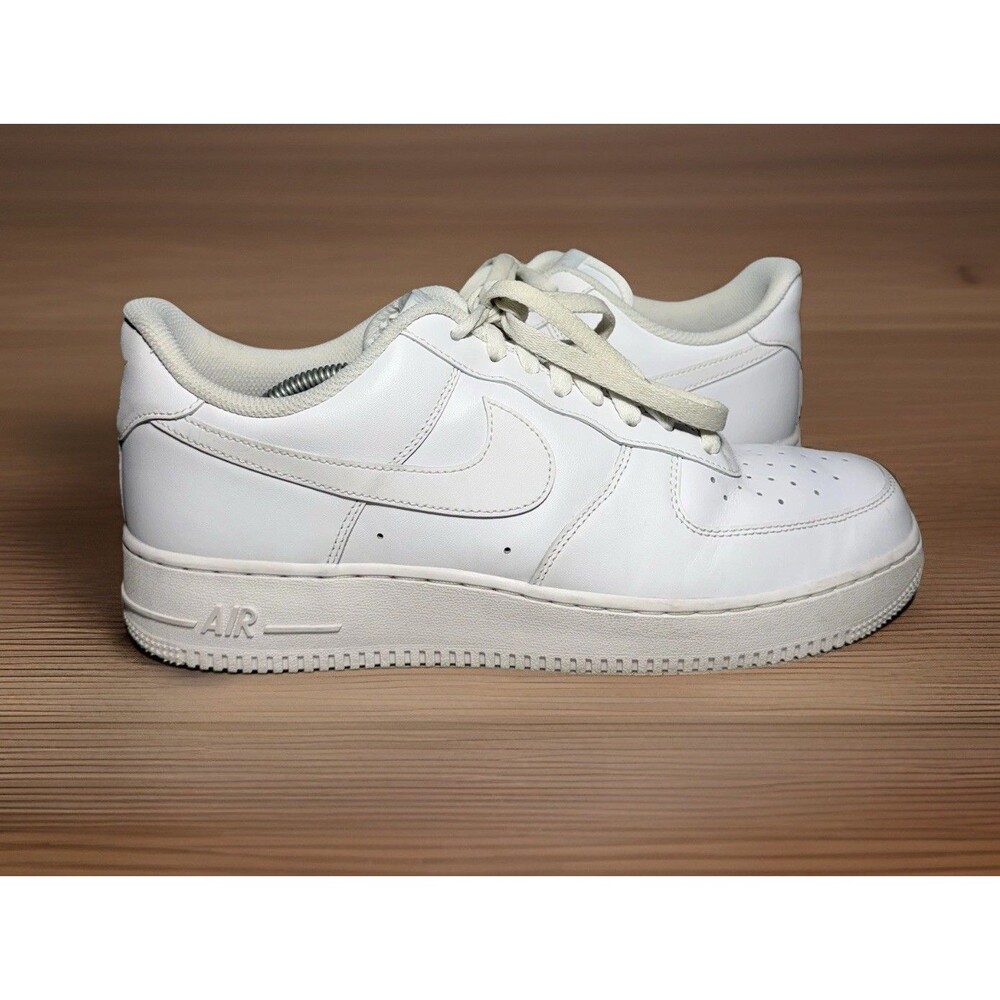 Nike Air Force 1 '07 Low Mens Size 11.5 White Athletic Lifestyle Shoes Sneakers